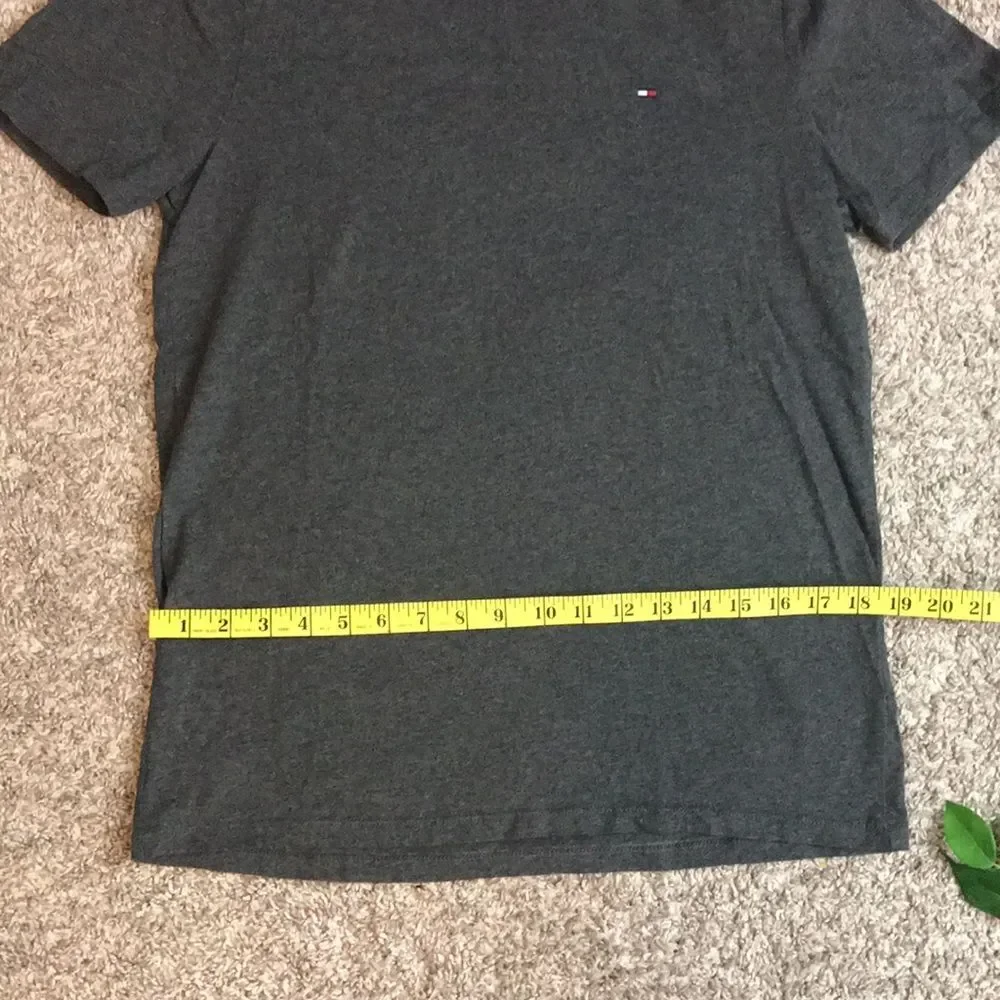 Tommy Hilfiger Dark Gray Tee T-shirt Men’s Medium Crew Neck Short Sleeve